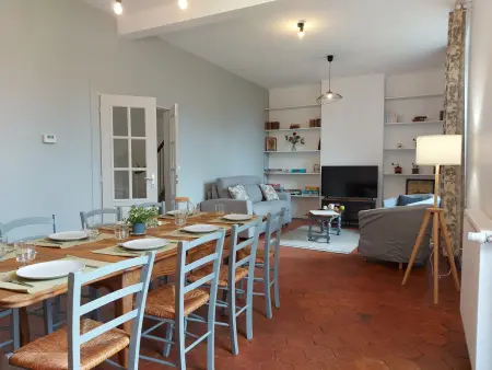 Maison de Charme à la Campagne avec Jardin, Billard, Baby-foot et Terrasse en Teck - Photo 4