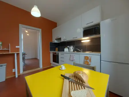 Maison de Charme à la Campagne avec Jardin, Billard, Baby-foot et Terrasse en Teck - Photo 9