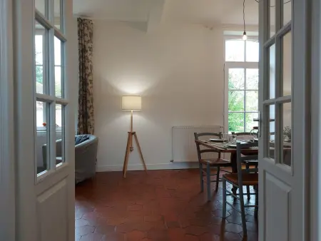 Maison de Charme à la Campagne avec Jardin, Billard, Baby-foot et Terrasse en Teck - Photo 10