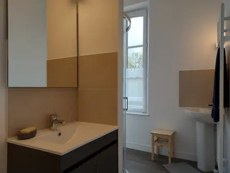 Maison de Charme à la Campagne avec Jardin, Billard, Baby-foot et Terrasse en Teck - Photo 18