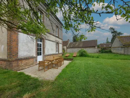 Maison de Charme à la Campagne avec Jardin, Billard, Baby-foot et Terrasse en Teck - Photo 26
