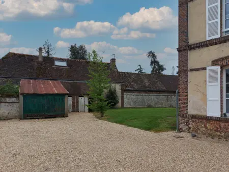 Maison de Charme à la Campagne avec Jardin, Billard, Baby-foot et Terrasse en Teck - Photo 29