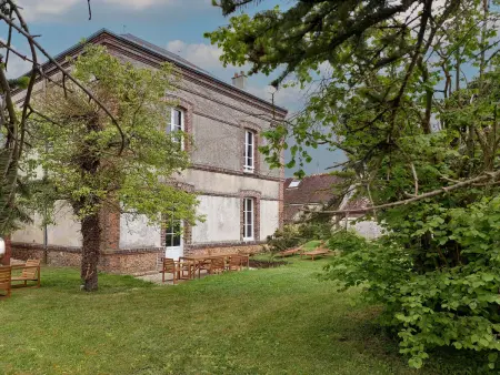Maison de Charme à la Campagne avec Jardin, Billard, Baby-foot et Terrasse en Teck - Photo 33
