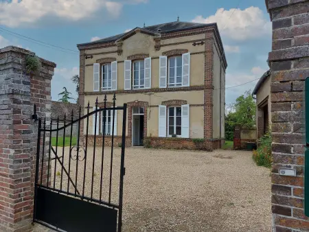 Maison de Charme à la Campagne avec Jardin, Billard, Baby-foot et Terrasse en Teck - Photo 35