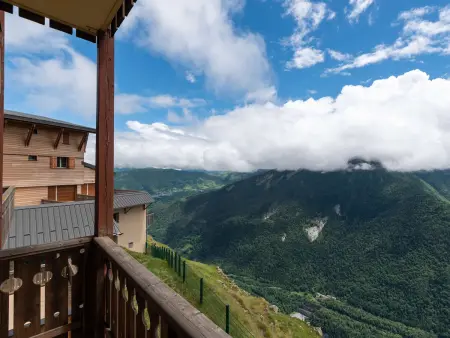 Appartement skis aux pieds avec piscine chauffée et parking - Photo 2