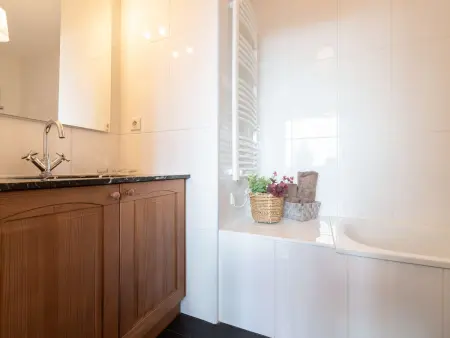 Appartement skis aux pieds avec piscine chauffée et parking - Photo 4