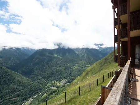 Appartement skis aux pieds avec piscine chauffée et parking - Photo 9