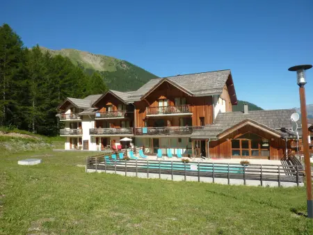 Chalet mitoyen aux Orres 1800 avec piscine, sauna, hammam, parking et prestations incluses - Photo 14