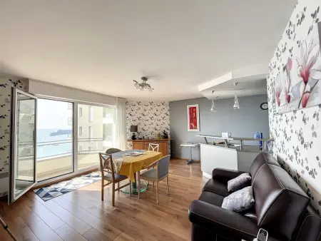 Appartement F3 à 600m du centre ville, vue sur mer, balcon - Photo 1
