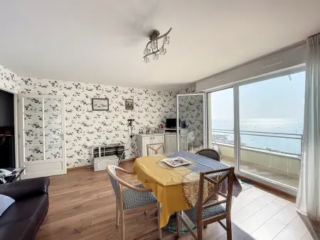 Appartement F3 à 600m du centre ville, vue sur mer, balcon - Photo 2