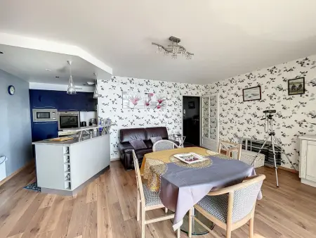 Appartement F3 à 600m du centre ville, vue sur mer, balcon - Photo 3