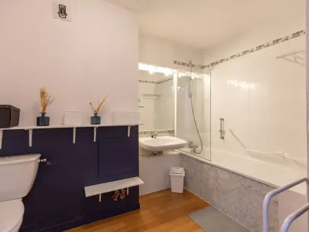 Appartement T2 avec terrasse, proche des pistes, piscine couverte, salle de fitness et services inclus - Photo 8