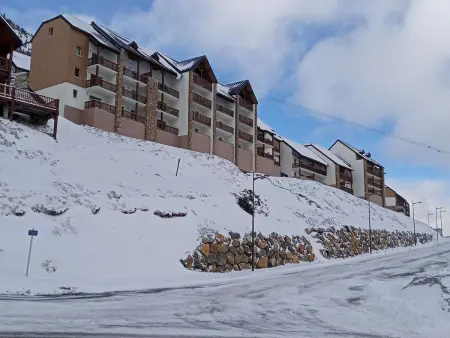 Appartement T2 avec terrasse, proche des pistes, piscine couverte, salle de fitness et services inclus - Photo 13