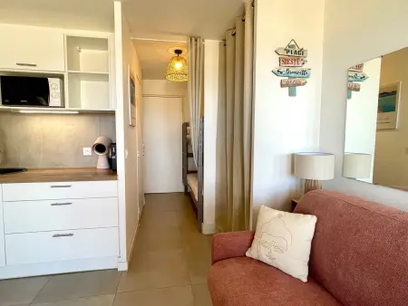 Studio Climatisé avec Coin Nuit et Piscine Proche Plage - Photo 3