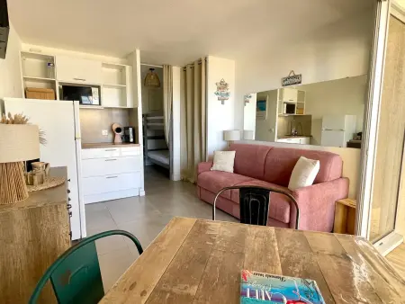 Studio Climatisé avec Coin Nuit et Piscine Proche Plage - Photo 4