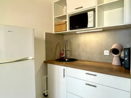 Studio Climatisé avec Coin Nuit et Piscine Proche Plage - Photo 8