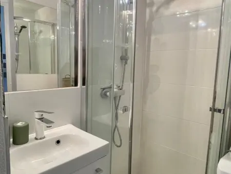 Studio Climatisé avec Coin Nuit et Piscine Proche Plage - Photo 11