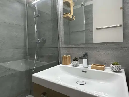 Appartement rénové 4 pers avec vue mer, clim et parking - Photo 8