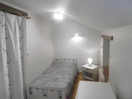 Maison familiale avec jardin clos, proche des activités et loisirs, internet inclus - Photo 12