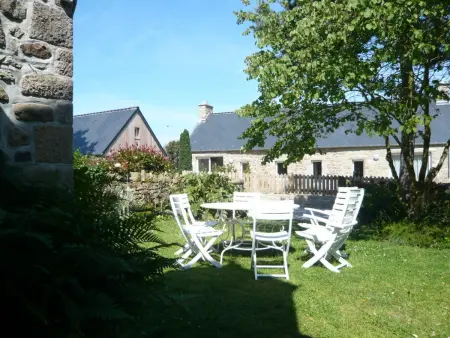 Chaleureuse maison en pierre avec jardin et animaux acceptés à La Hague - Photo 1