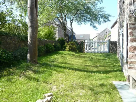 Chaleureuse maison en pierre avec jardin et animaux acceptés à La Hague - Photo 2