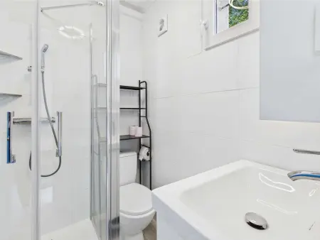 Maison climatisée rénovée 2 pièces, 2 cabines avec terrasses à 500m de la plage, parking inclus - Photo 7