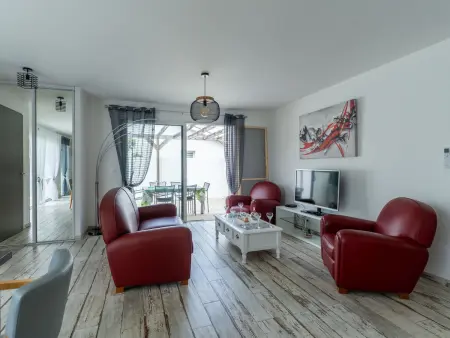 Maison climatisée à Parentis-en-Born, 3 chambres, jardin, proche centre et activités, ménage inclus - Photo 1