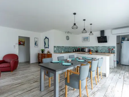 Maison climatisée à Parentis-en-Born, 3 chambres, jardin, proche centre et activités, ménage inclus - Photo 2