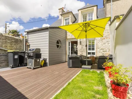 Charmante maison au cœur de St Vaast avec cour close - Photo 1