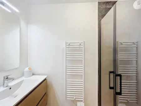 Appartement d'Exception 2 Chambres, 63 m², au Pied des Pistes, Parking Inclus, Wi-Fi - Photo 11