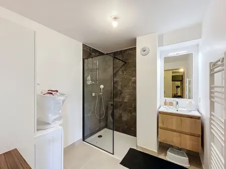 Appartement d'Exception 2 Chambres, 63 m², au Pied des Pistes, Parking Inclus, Wi-Fi - Photo 12