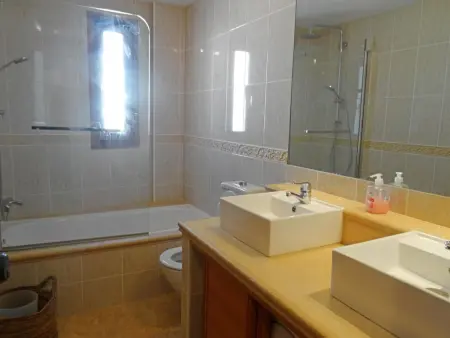 Superbe Appartement 3 Chambres en Bord de Mer à Altea Avec Piscine, Wi-Fi et Parking - Photo 11