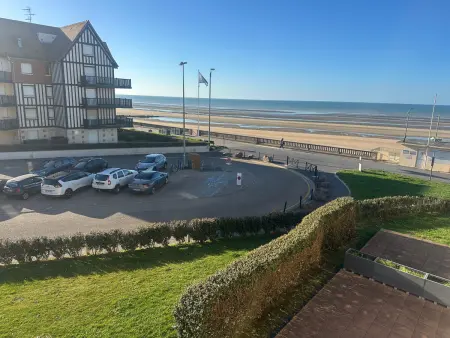 Appartement 3 pièces en front de mer avec balcons, à Cabourg, proche centre-ville. - Photo 11