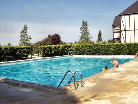 Charmant Cottage Normand avec Jardin, Proche Hippodrome, Piscine Chauffée et Tennis, Parking Privé - Photo 9