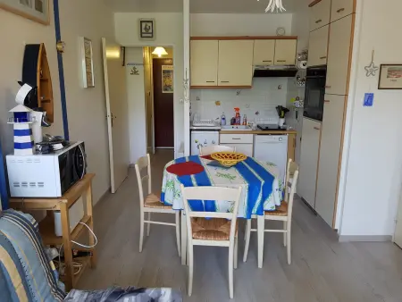 Charmant T2 avec Balcon, à 2 Pas de l'Hippodrome de Cabourg, Parking Privatif - Photo 1