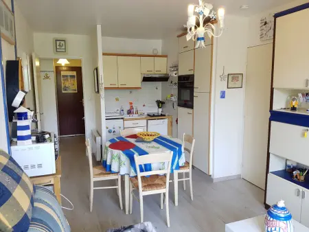 Charmant T2 avec Balcon, à 2 Pas de l'Hippodrome de Cabourg, Parking Privatif - Photo 2