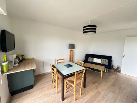 Appartement T2 avec Jardin, Proche Centre et Plage de Cabourg, Parking Inclus - Photo 4