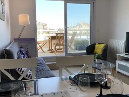 Bel Appartement Duplex 4 pièces avec Vue sur Port et Terrasse - Photo 4
