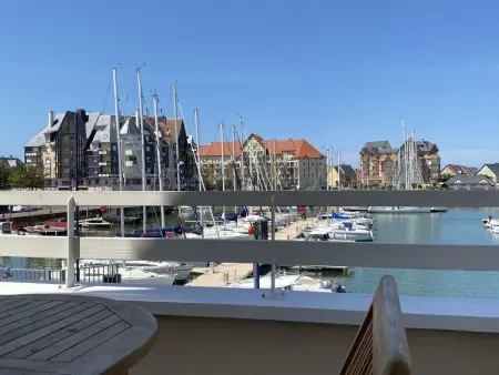Bel Appartement Duplex 4 pièces avec Vue sur Port et Terrasse - Photo 15