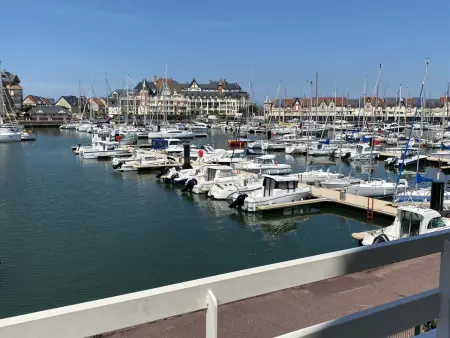 Bel Appartement Duplex 4 pièces avec Vue sur Port et Terrasse - Photo 16