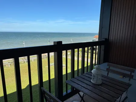 Studio en bord de mer avec balcon et vue imprenable, accès direct plage - Photo 3