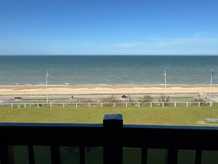 Studio en bord de mer avec balcon et vue imprenable, accès direct plage - Photo 4