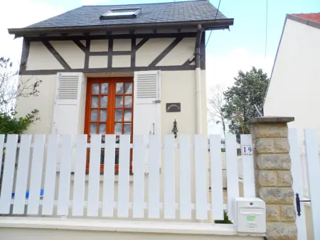 Maison Cozy au Coeur de Cabourg avec Terrasse, Proche Plage, pour 4 Pers., Animaux Acceptés - Photo 1