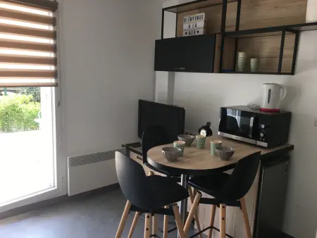 Studio Front de Mer avec Terrasse et Accès Direct Plage à Merville-Franceville - Photo 3