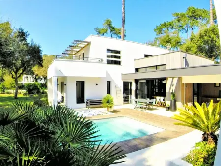 Villa d'Architecte avec Piscine Chauffée, Terrasse et Services Hôteliers à Soorts-Hossegor - Photo 3