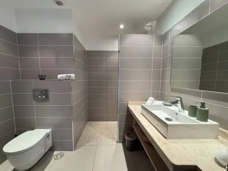 Confortable T2 climatisé proche centre, vue mer, parking inclus - Photo 7