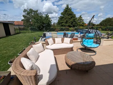 Titre proposé : Gîte familial avec piscine chauffée, jardin et jeux pour enfants à l'orée de la forêt d'Orléans - Photo 1