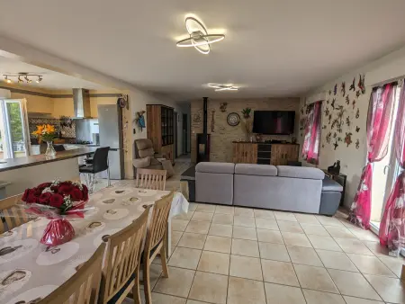Titre proposé : Gîte familial avec piscine chauffée, jardin et jeux pour enfants à l'orée de la forêt d'Orléans - Photo 3