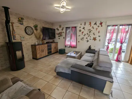 Titre proposé : Gîte familial avec piscine chauffée, jardin et jeux pour enfants à l'orée de la forêt d'Orléans - Photo 4