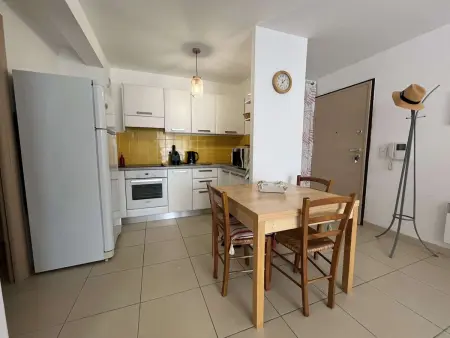T2 climatisé avec terrasse, proche plages et commerces, idéal famille, linge inclus - Photo 3